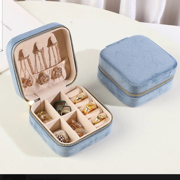 Accessories - NIP Jewelry travel box